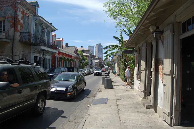 New Orleans 04-08-06 019.JPG - The bar to the right was used by Jean Lafitte & his merry band of pirates in the 1700's.